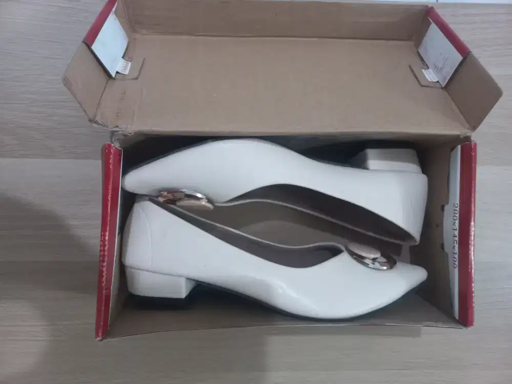 SEPATU FLAT FLADEO