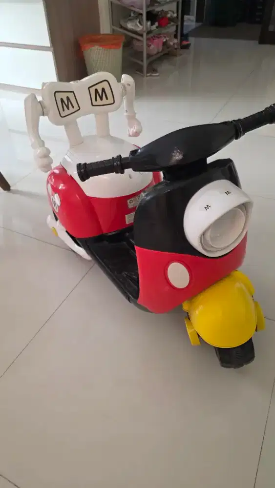 Mainan Vespa Baterai