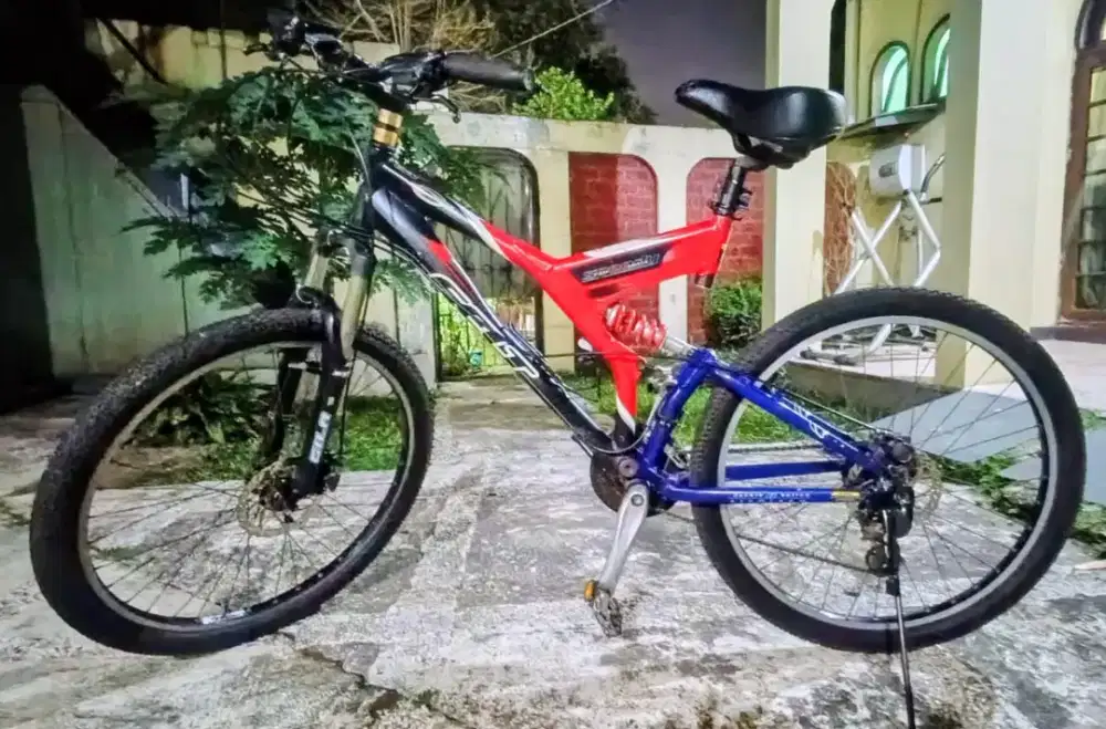 Sepeda MTB Felt rakitan