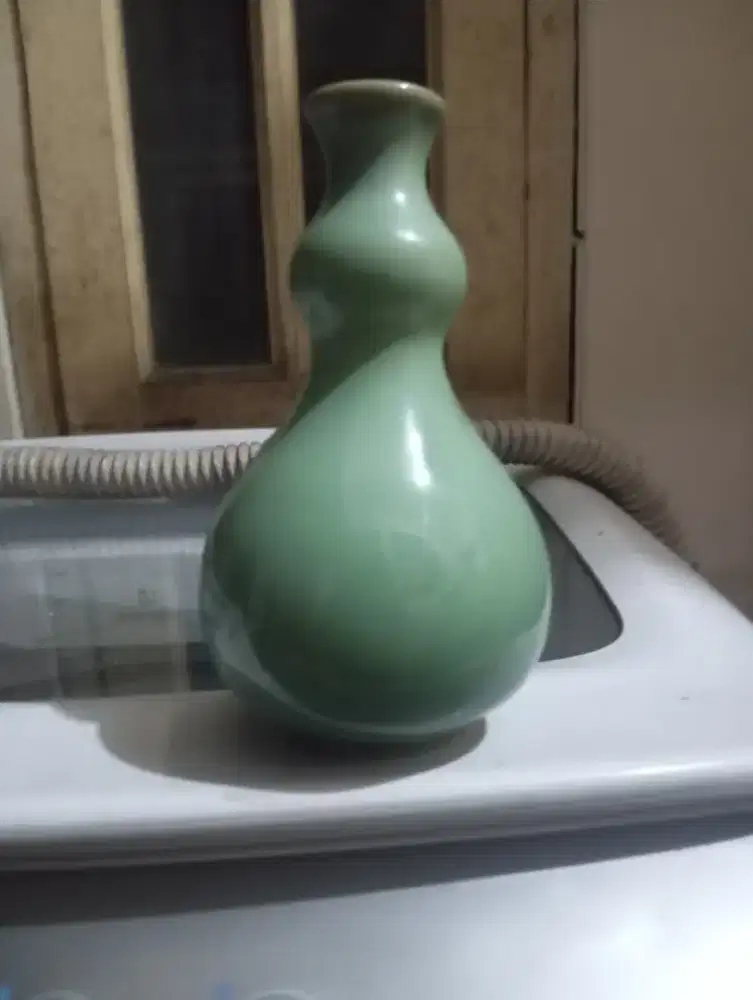 Guci seladon Yuan  kuno