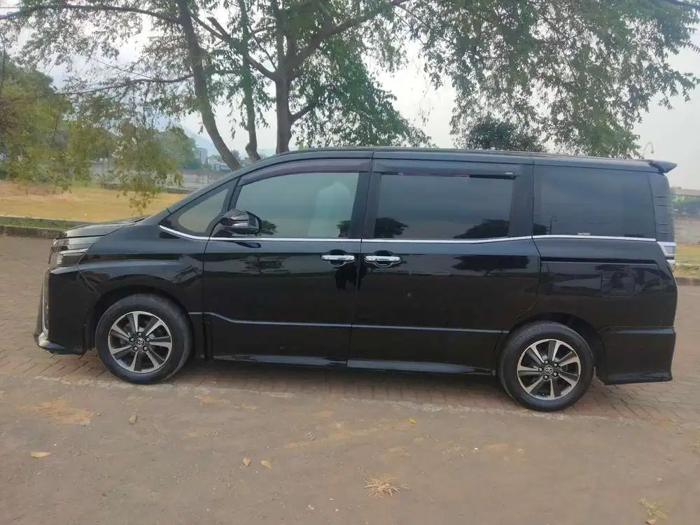 Toyota Voxy 2018 Bensin