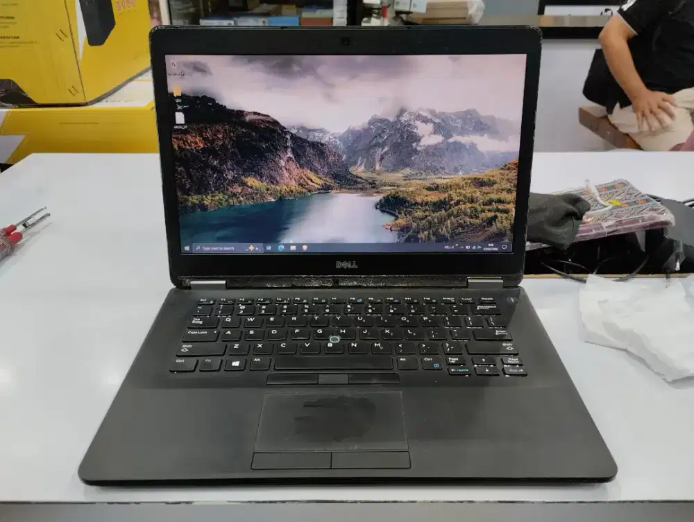 Laptop Dell Latitude e7470 i5 gen 6, ram 8 GB, SSD 256 gb