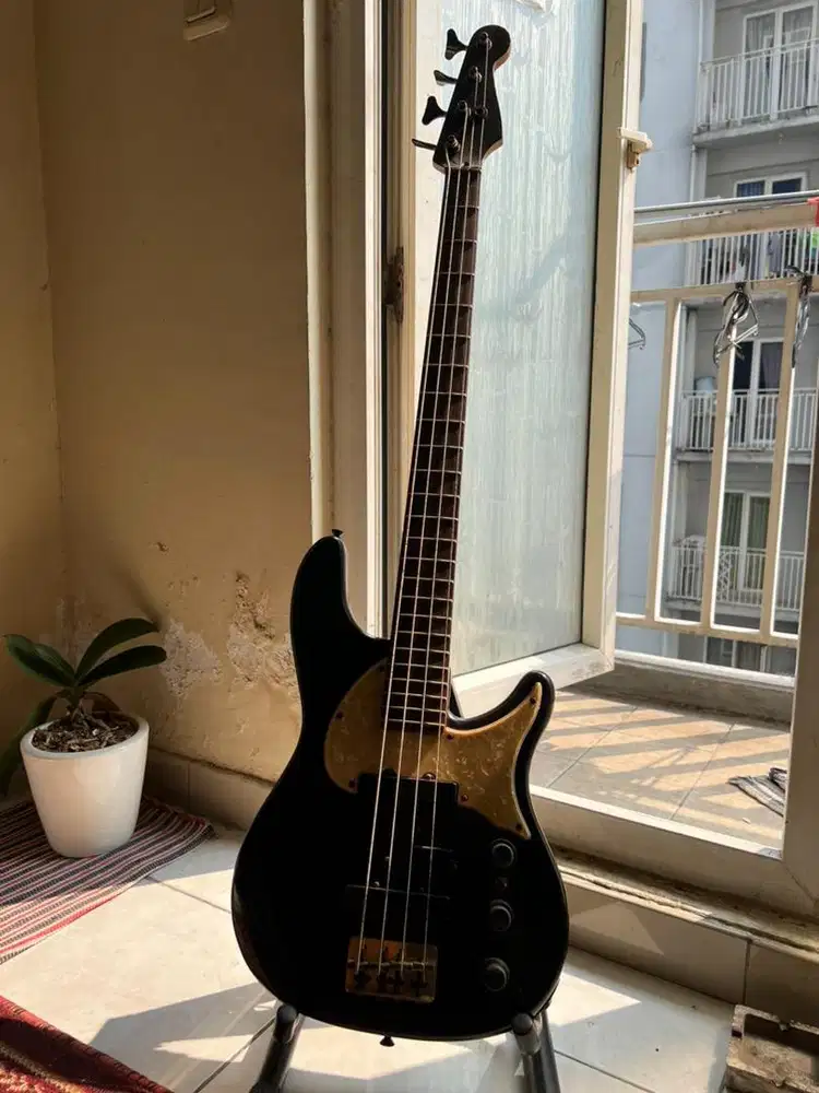 BASS FENDER USA STU HAMM artist series
