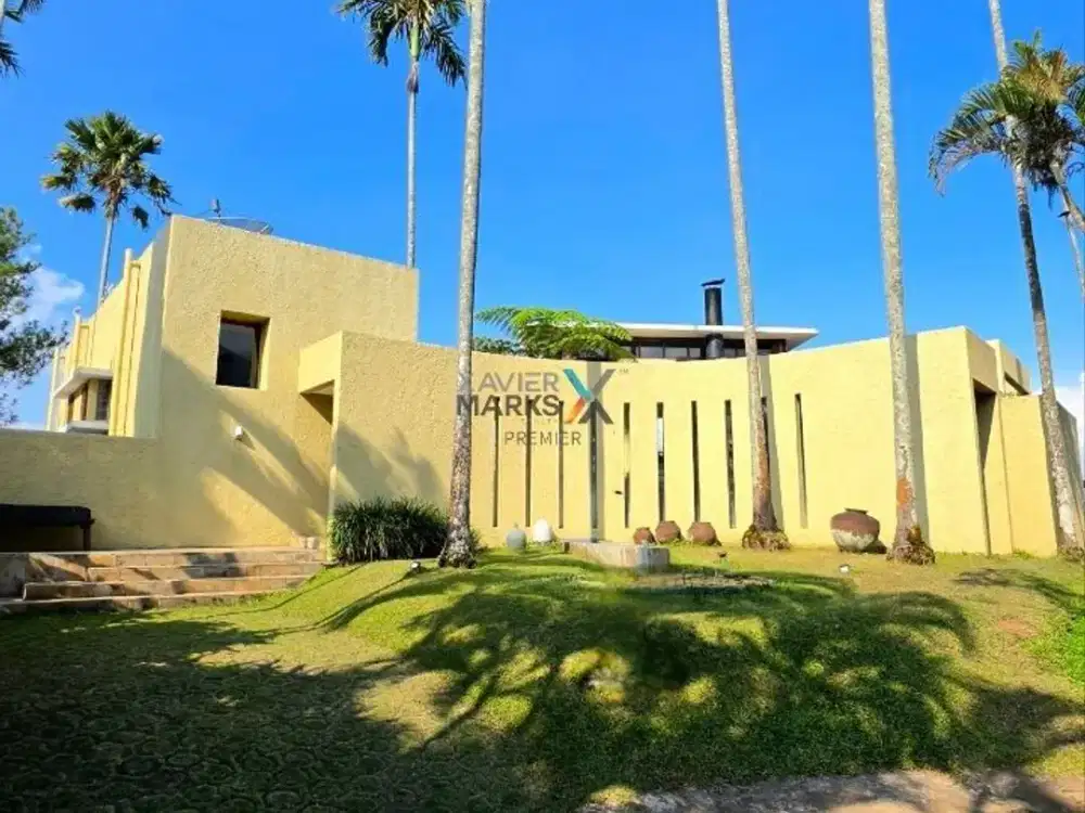 DIJUAL Villa Terawat Full Furnish Dg Private Pool Siap Huni Lingkungan Tenang View Pegunungan Dekat Wisata dan Alun-alun di Klub Bunga