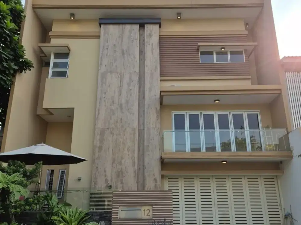 Rumah Megah 3 Lantai Area Komplek Daan Mogot Baru Cengkareng