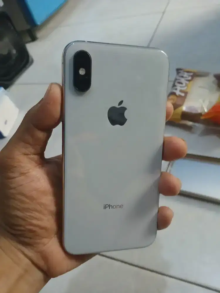 iPhone xs white 64gb