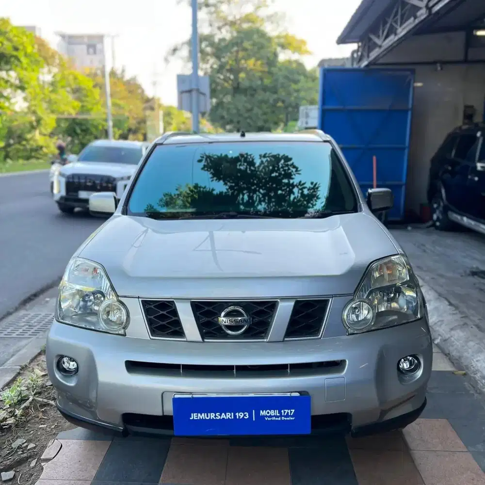 NISSAN 2011 X-TRAIL ST 2.0 M/T SILVER MURAH MOBIL1717 JEMURSARI