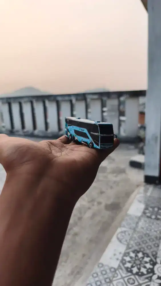 Miniatur bus skala 1/200
