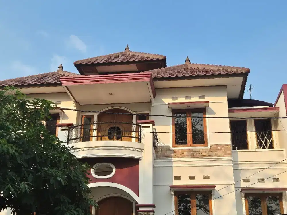 Rumah Bagus, LT 252, Bgn 350, 4Kt, 3KM, 1KP, 1KMP, carport 4mbl, Gud, SHM di Kemang Pratama 3, Bekasi