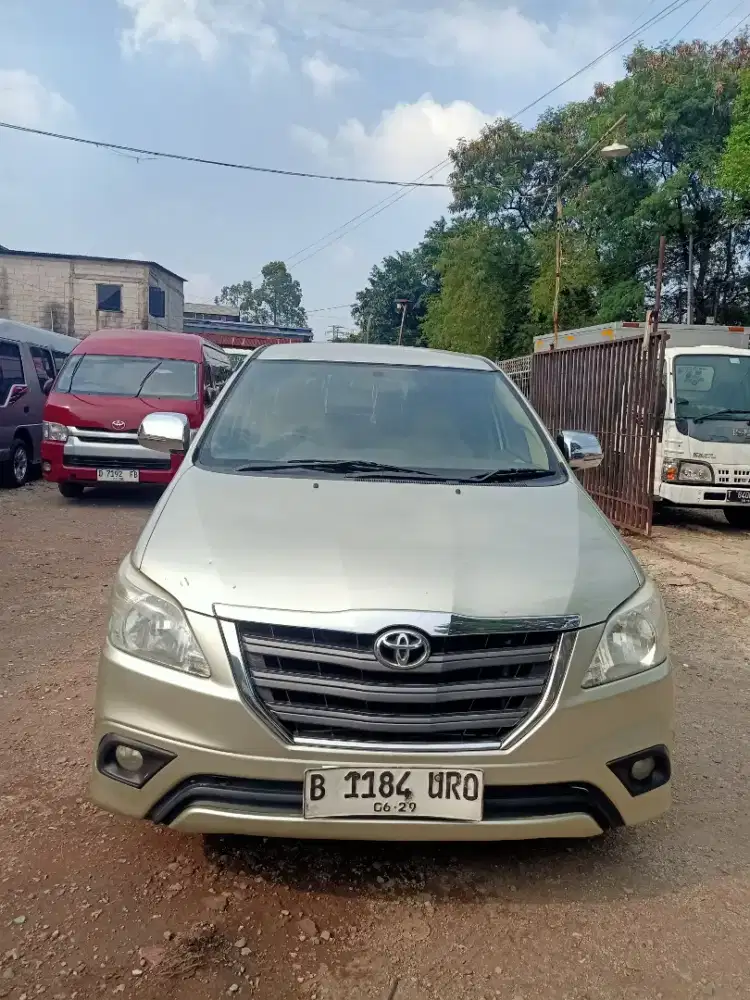 TOYOTA INNOVA BENSIN METIK 2014
