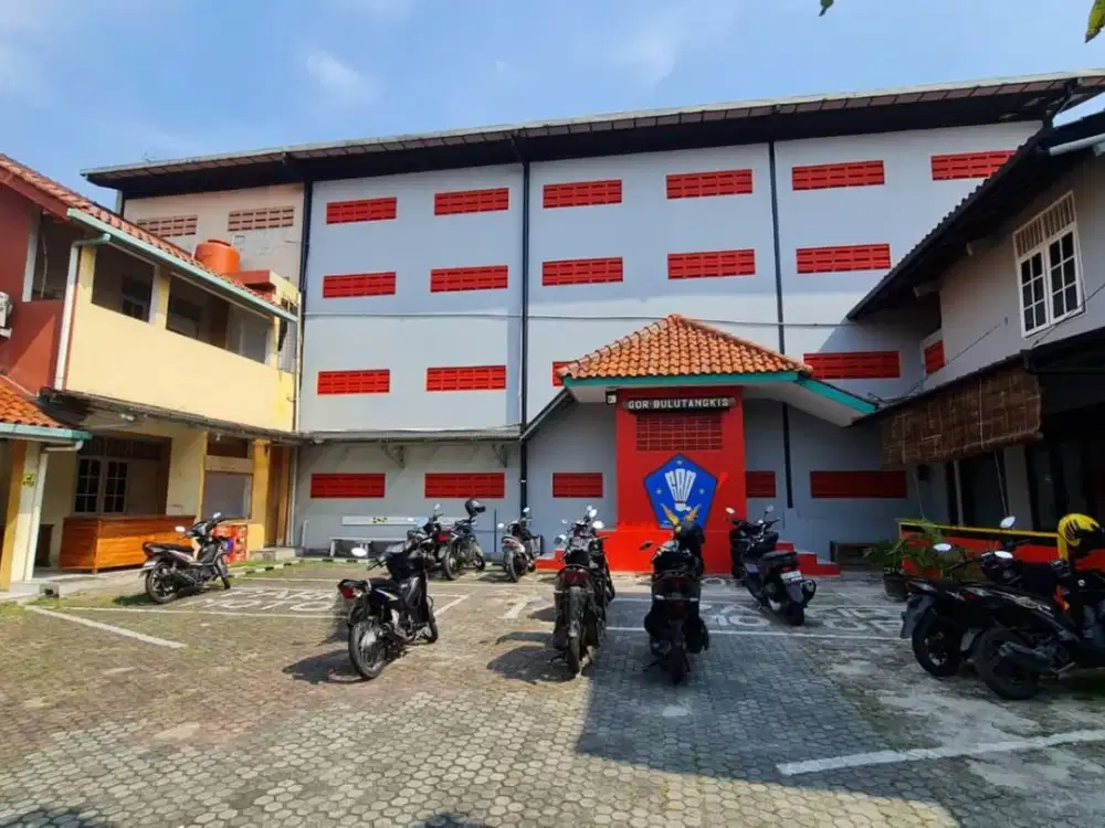 GOR badmintton 3lapangan di jl Pengasinan, Bekasi berikut bisnisnya, masih jalan, luas tanah 998m shm