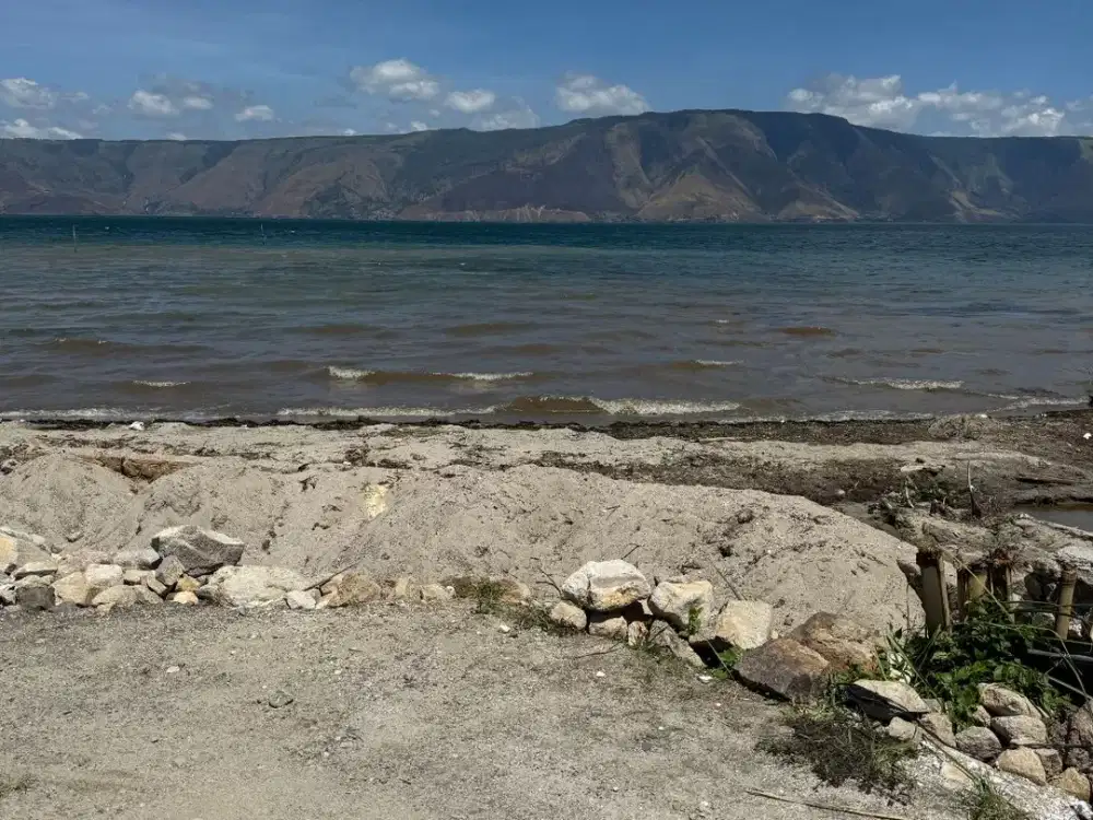 DIJUAL Lahan Waterfront Premium Tepi Danau Toba – Peluang Investasi Hotel & Homestay Terbaik!
