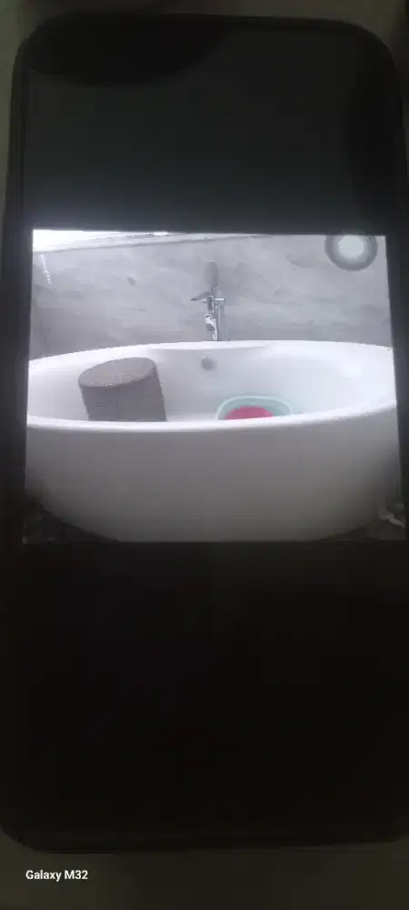 Bathtub+ kran airnya masih bagus tdk pernah.pa