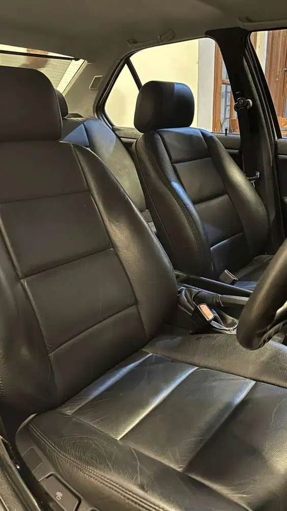 BMW 320i 1995 Bensin