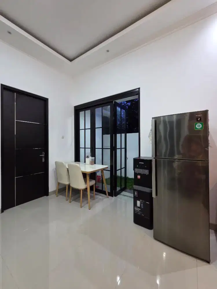 Rumah Bangunan Baru,konsep putih dan gagah dengan suasana tenang.