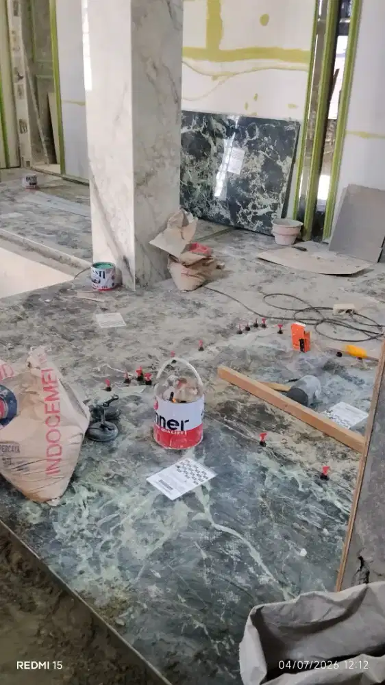 Tukang kayu dan batu