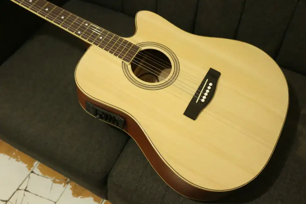 Gitar akustik elektrik jumbo cream