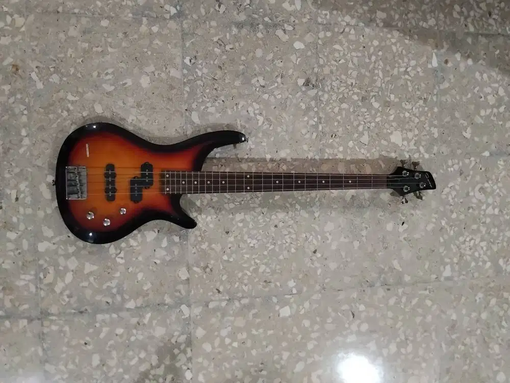 Bass Elektrik Caraya 4 Senar