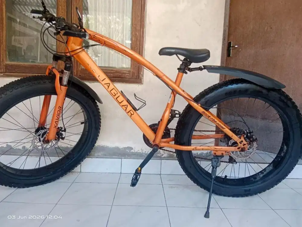 Sepeda Jaguar Dengan Ban Besar
