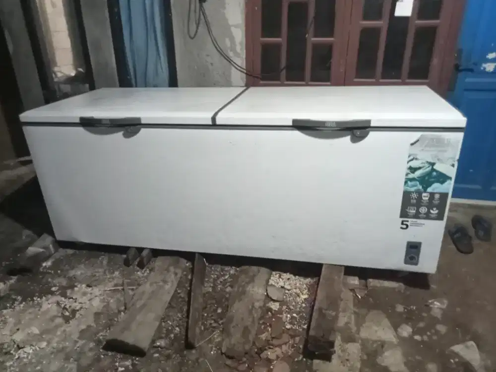Freezer bok merek Gea kapasitas 1200 liter