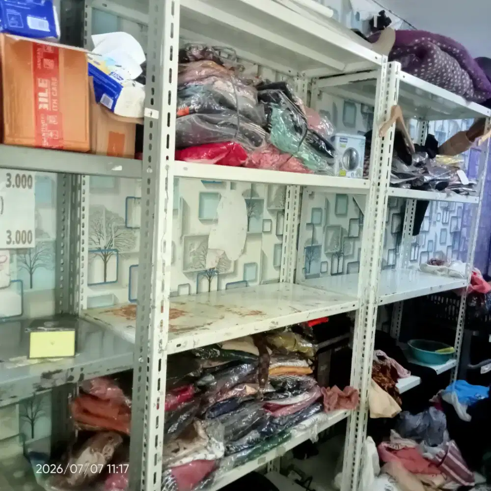 Rak Besi untuk Baju