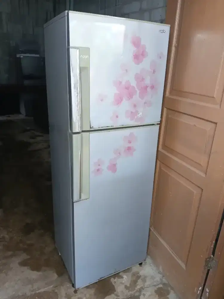 Kulkas 2 pintu merk sanyo