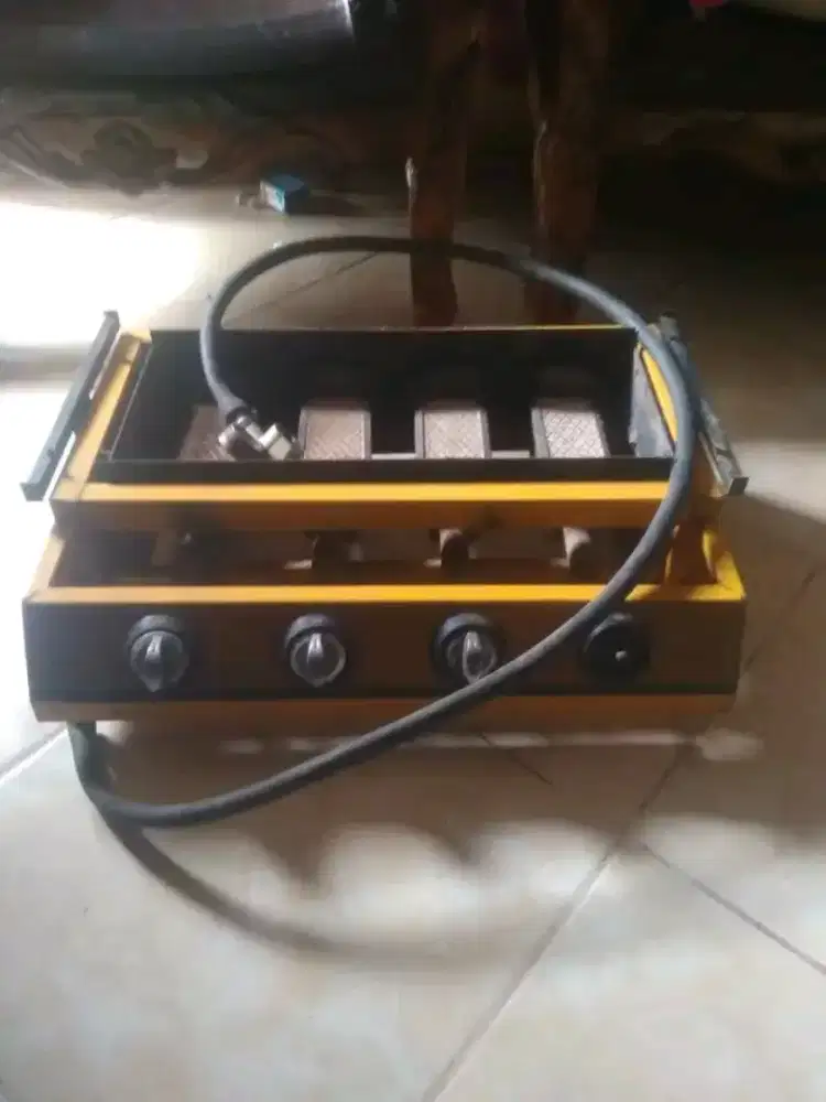 Kompor panggang 4 tungku