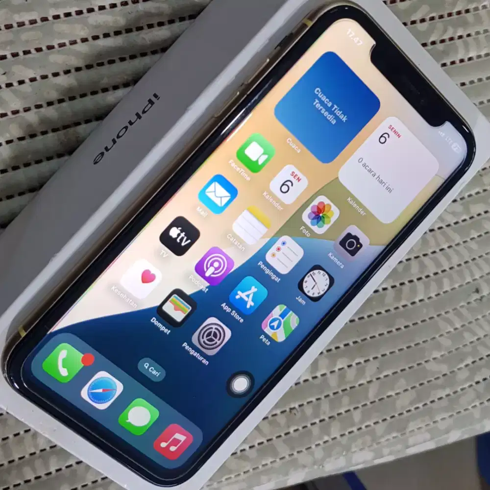 iPhone Xr 64 inter mlus lengkap