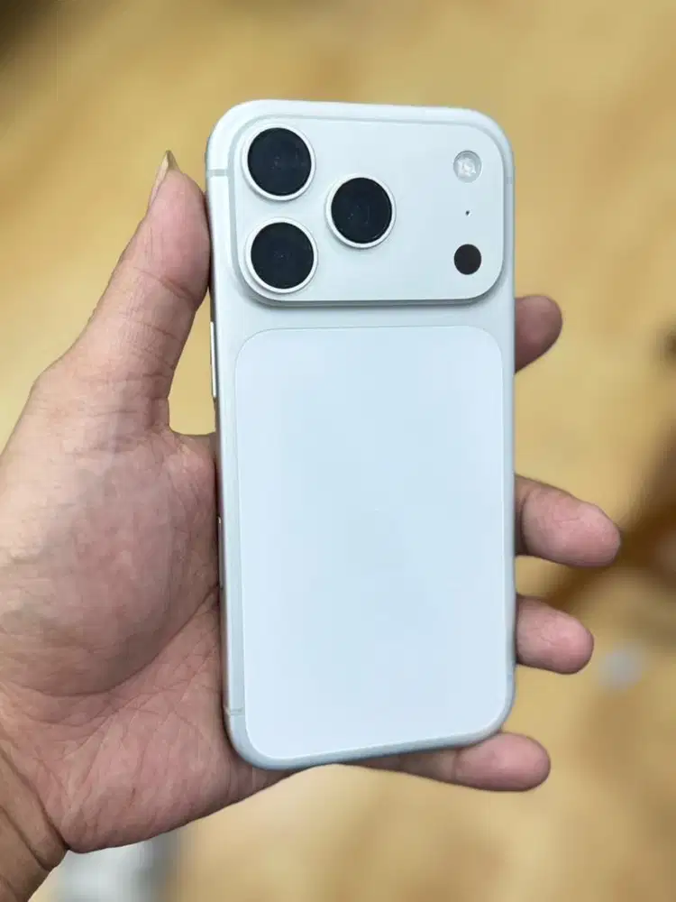 Iphone 17 pro 256Gb silver second resmi bh 95% fullset original murah