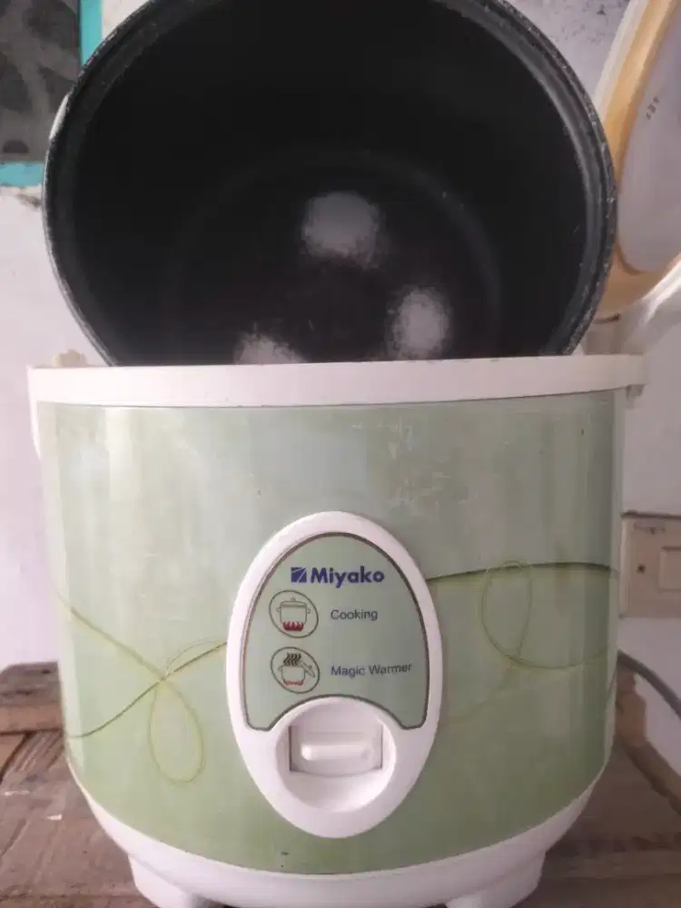 Magic Com Miyako 1,8 Liter