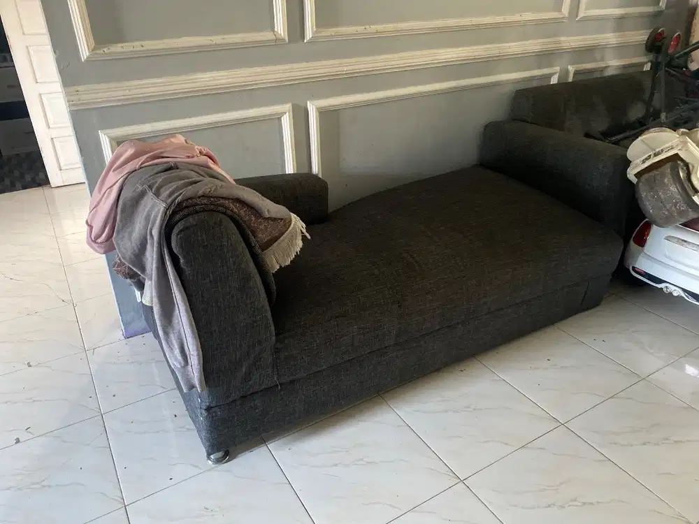 Sofa ungu dan abu