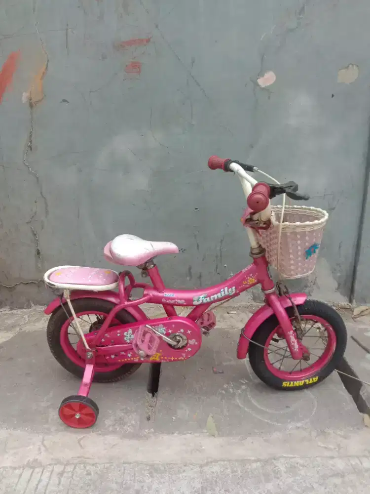 Jual sepeda anak cewe merk FAMILY UK 12