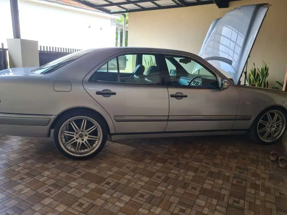 Mercedes-Benz E320 1997 Bensin