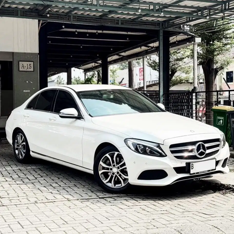 (CASH) Mercedes Benz C200 AVG W205 2016