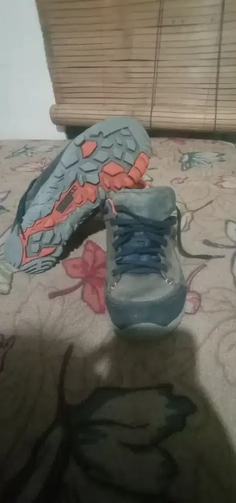 Sepatu Merrell performance