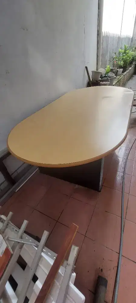 Meja kantor 10 kursi