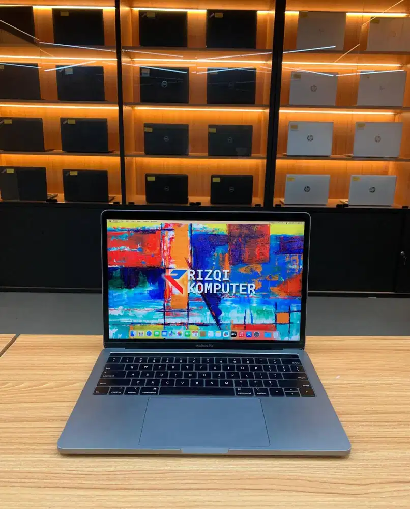 MacBook Pro i7 2018 Touchbar  Intel Core i7 Ram 16GB Ssd 512GB