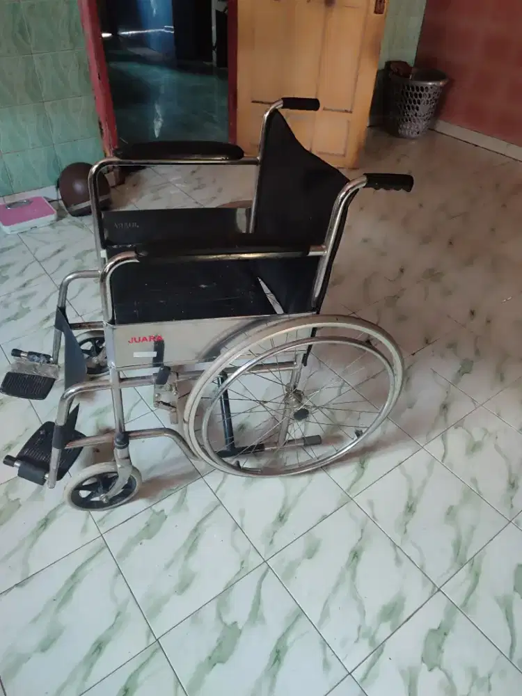 Kursi roda bekas rasa baru.