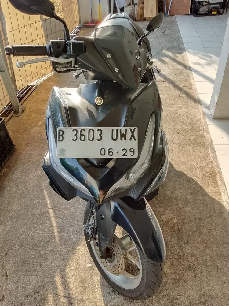Motor aerox hitam 2021