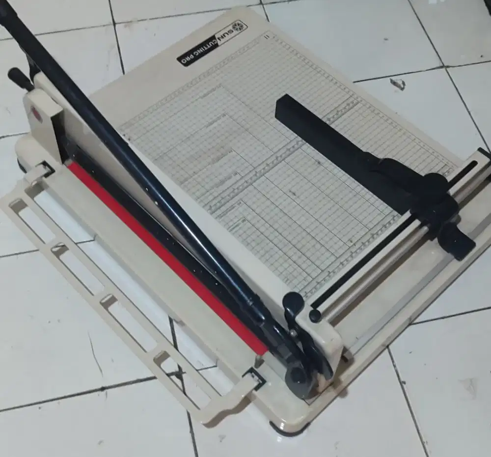 Mesin Potong Kertas A3 1 Rim Sun Cutting Pro – Bekas Terawat
