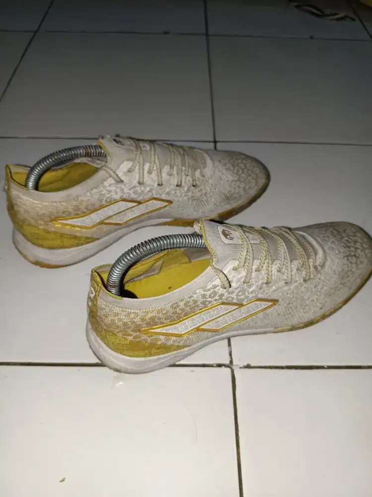 Sepatu Futsal Mills