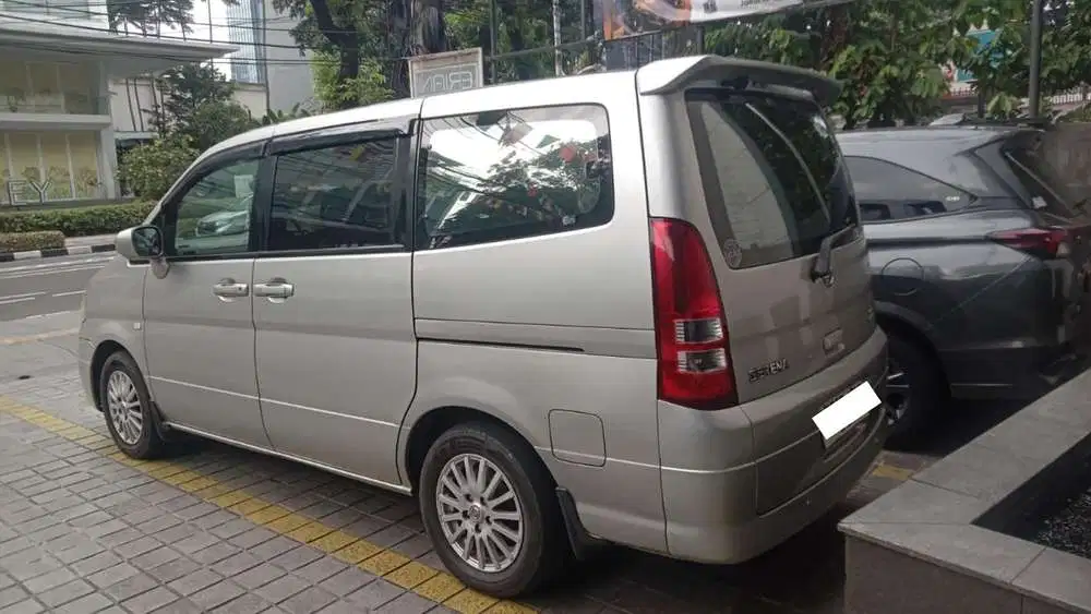 Nissan Serena Hws 2010 Silver