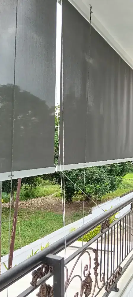 Tirai modern pelindung hujan panas