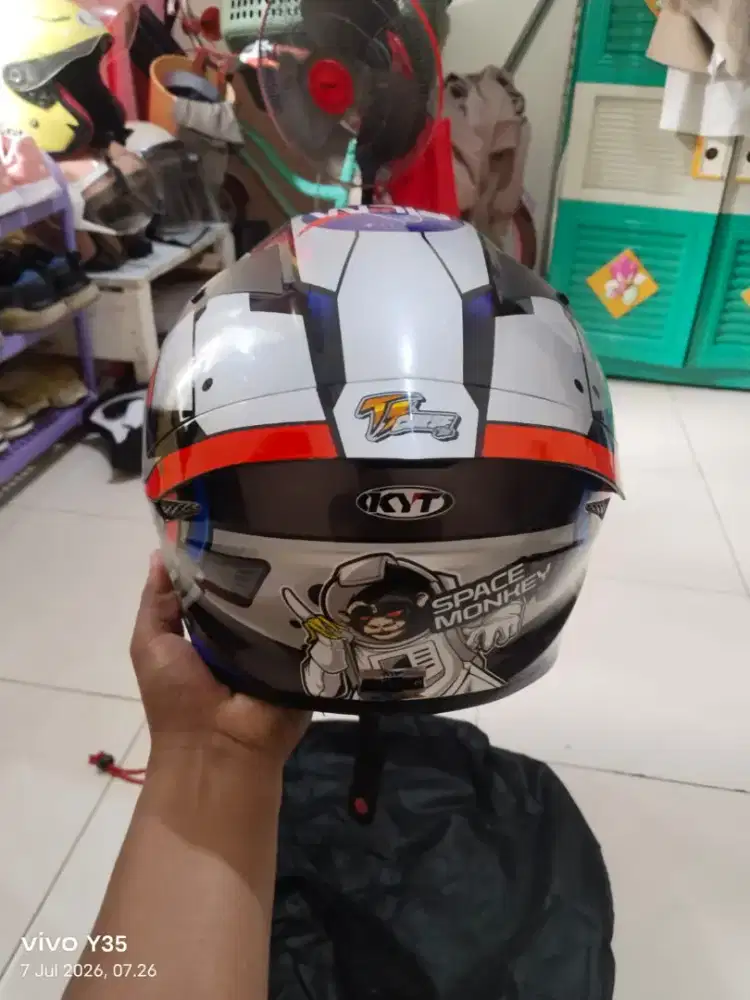 Helm kyt tt course space monkey