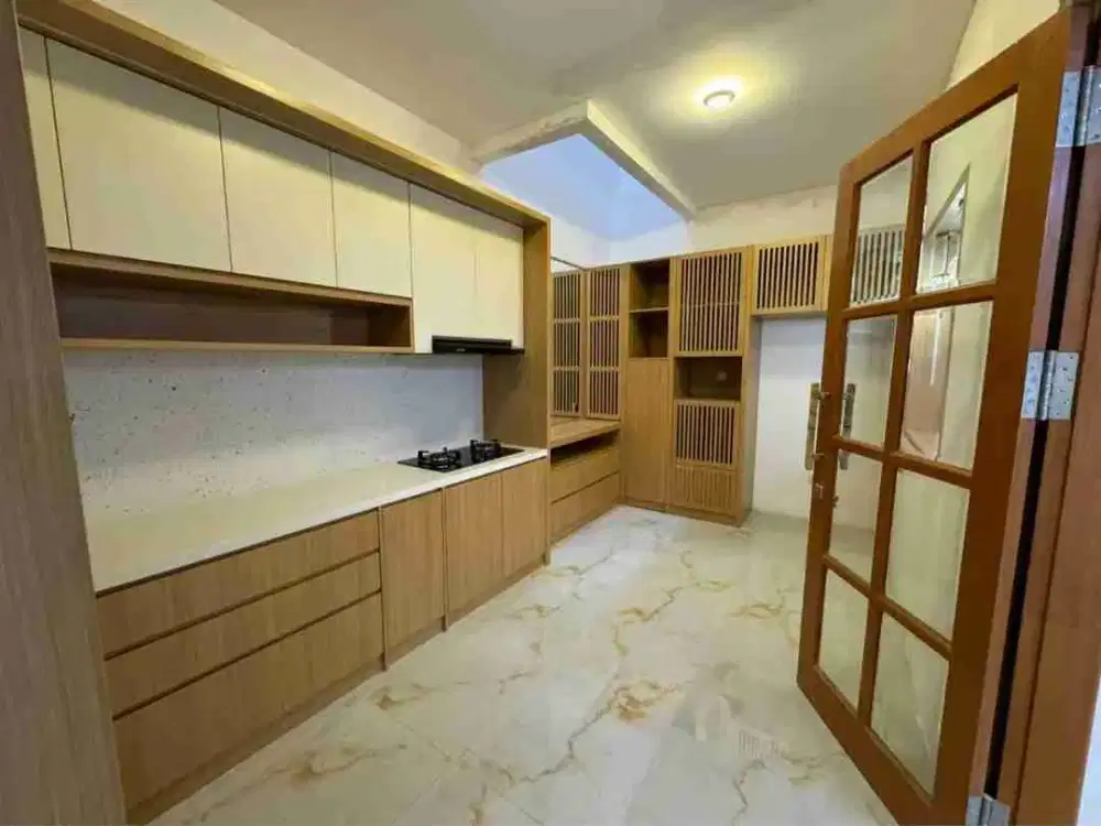 Disewakan rumah pinggir jalan sunter agung