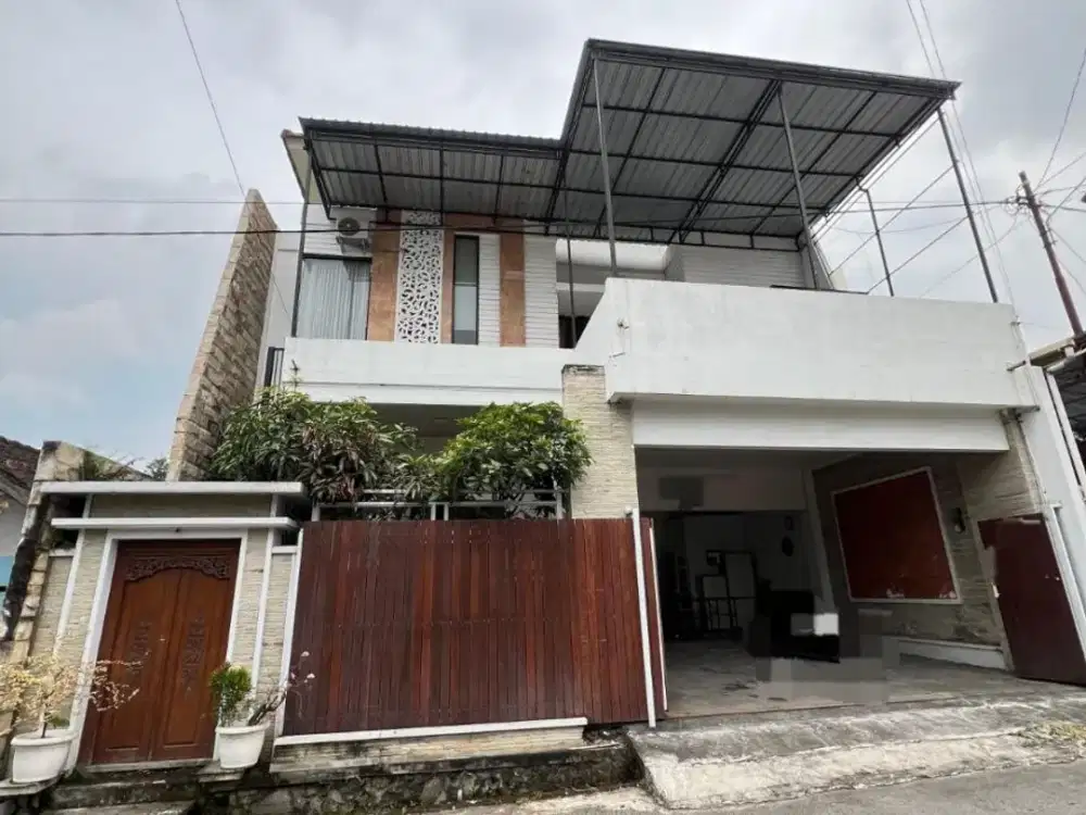 Dijual Rumah Villa Semi Furnish di Junrejo Batu Malang