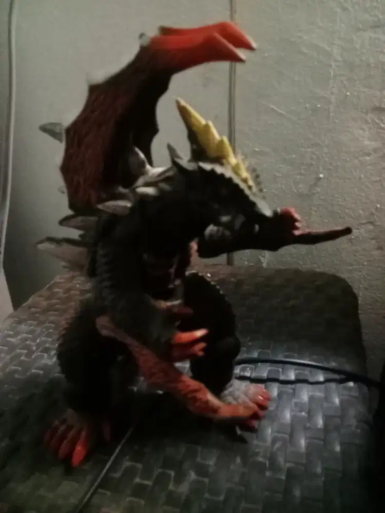 Mainan dragons montera