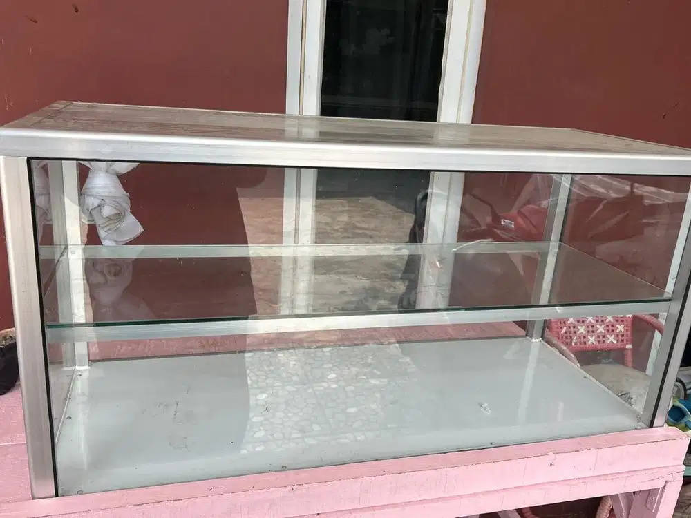 Etalase jualan makanan/lauk pauk