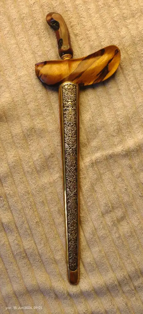 Dialihrawatkan Keris Pusaka Dhapur Brojol/Tilam Upih