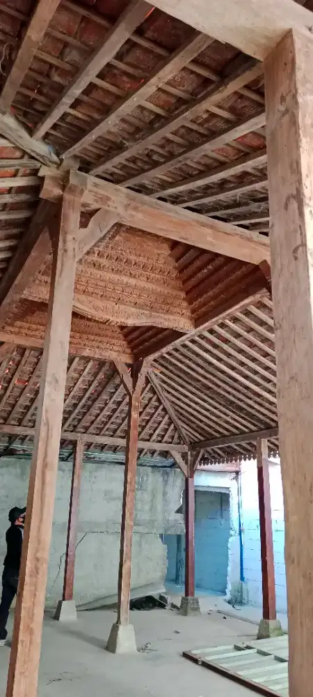 Pendopo /Rumah joglo ukir kayu jati tua